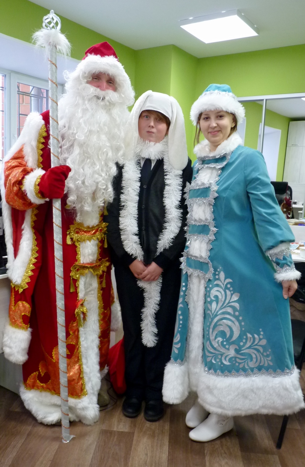 Чугаев Эдуард, г. Челябинск. С Дедом Морозом и Снегурочкой в зоопарке