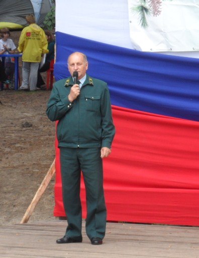 Участников слета приветствует зам. руководителя Управления лесами Челябинской области В.В. Блинов